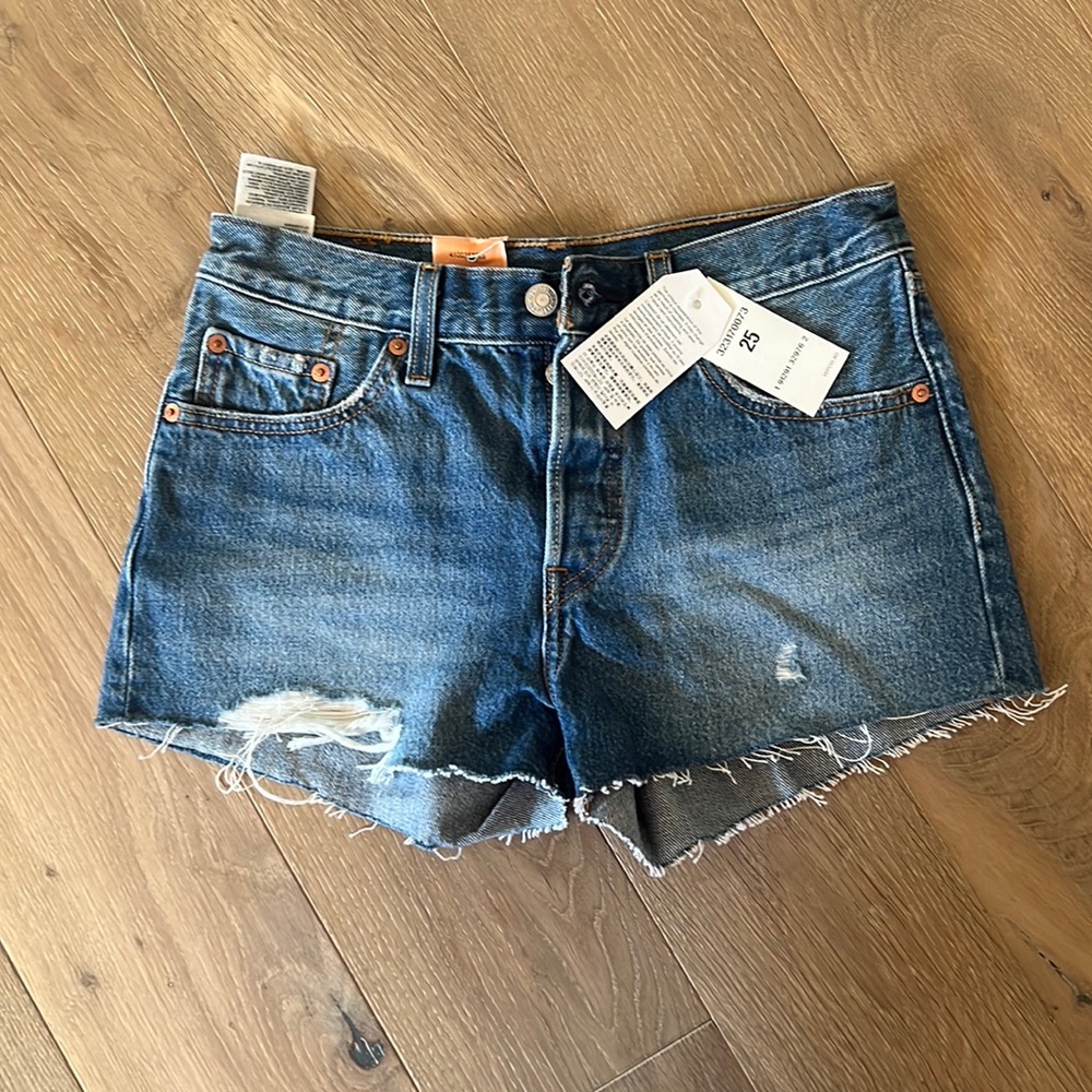 LEVI 501 shorts NWT size 25